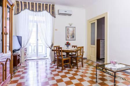 דירות נאפולי Casa Lillina A Toledo , Near Piazza Del Plebiscito מראה חיצוני תמונה